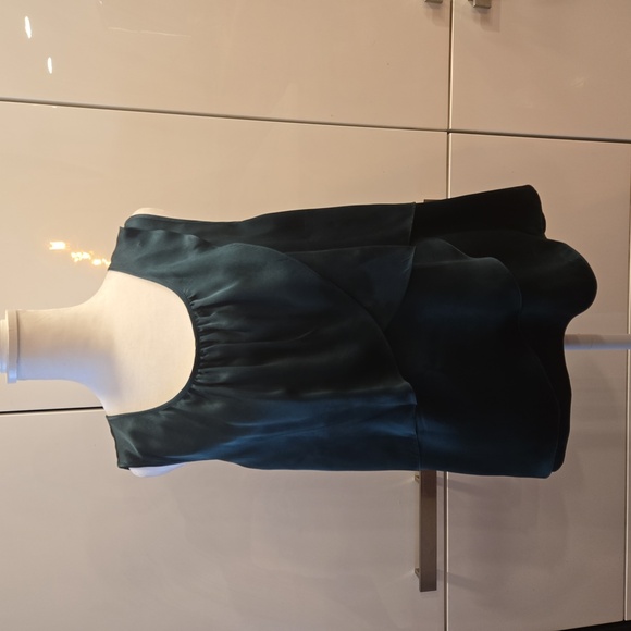 Talbots 100% Silk Draped Tiered Sleeveless Blouse Emerald Green Womens Size 12 - Picture 1 of 11